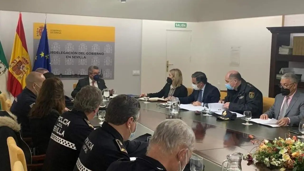 Reuni&oacute;n en la Subdelegaci&oacute;n del Gobierno en Sevilla presidida por Carlos Toscano. - SUBDELEGACI&Oacute;N DEL GOBIERNO