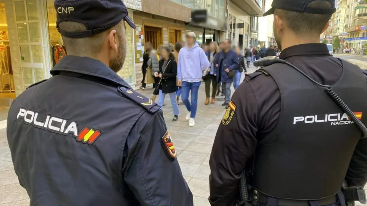 Patrulla policial en una imagen de archivo. - CNP/EP