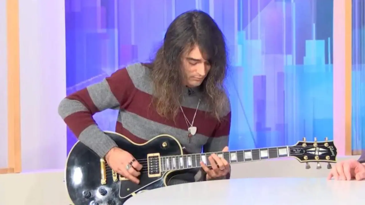 Joey Deadcat. - 7TV