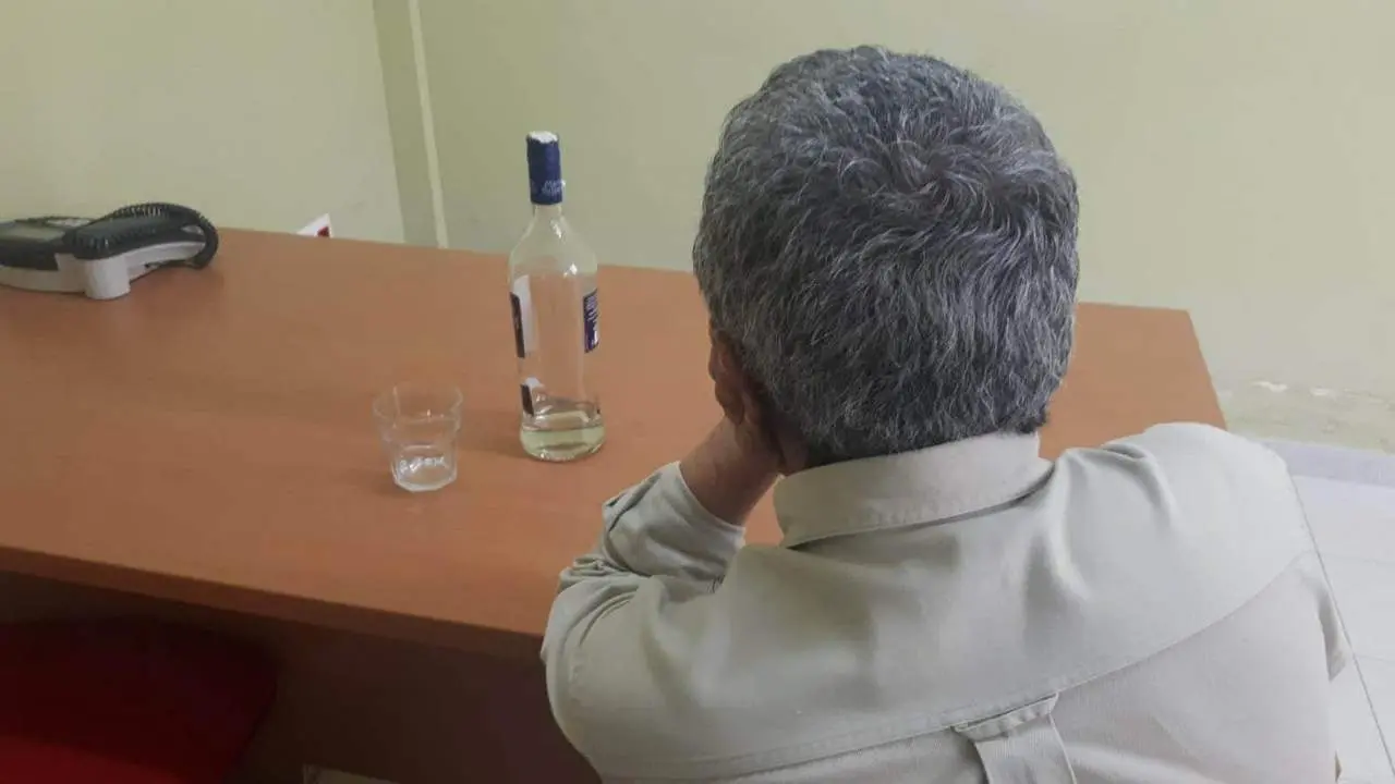 Alcoh&oacute;licos An&oacute;nimos se re&uacute;ne en Arcos cada martes, en la barriada de La Paz, para compartir experiencia y ayudar a otros a dejar el alcohol.  - &Aacute;NGELES S&Aacute;NCHEZ