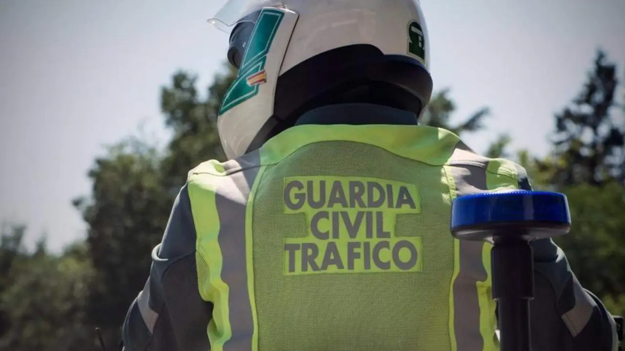 Agente de la Guardia Civil de Tr&aacute;fico. - ARCHIVO