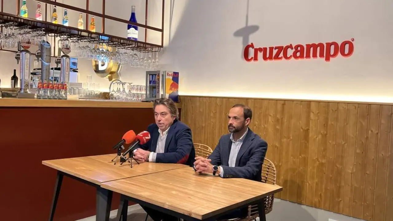 Carlos Cuevas y V&iacute;ctor Mora en rueda de prensa. - C. C.