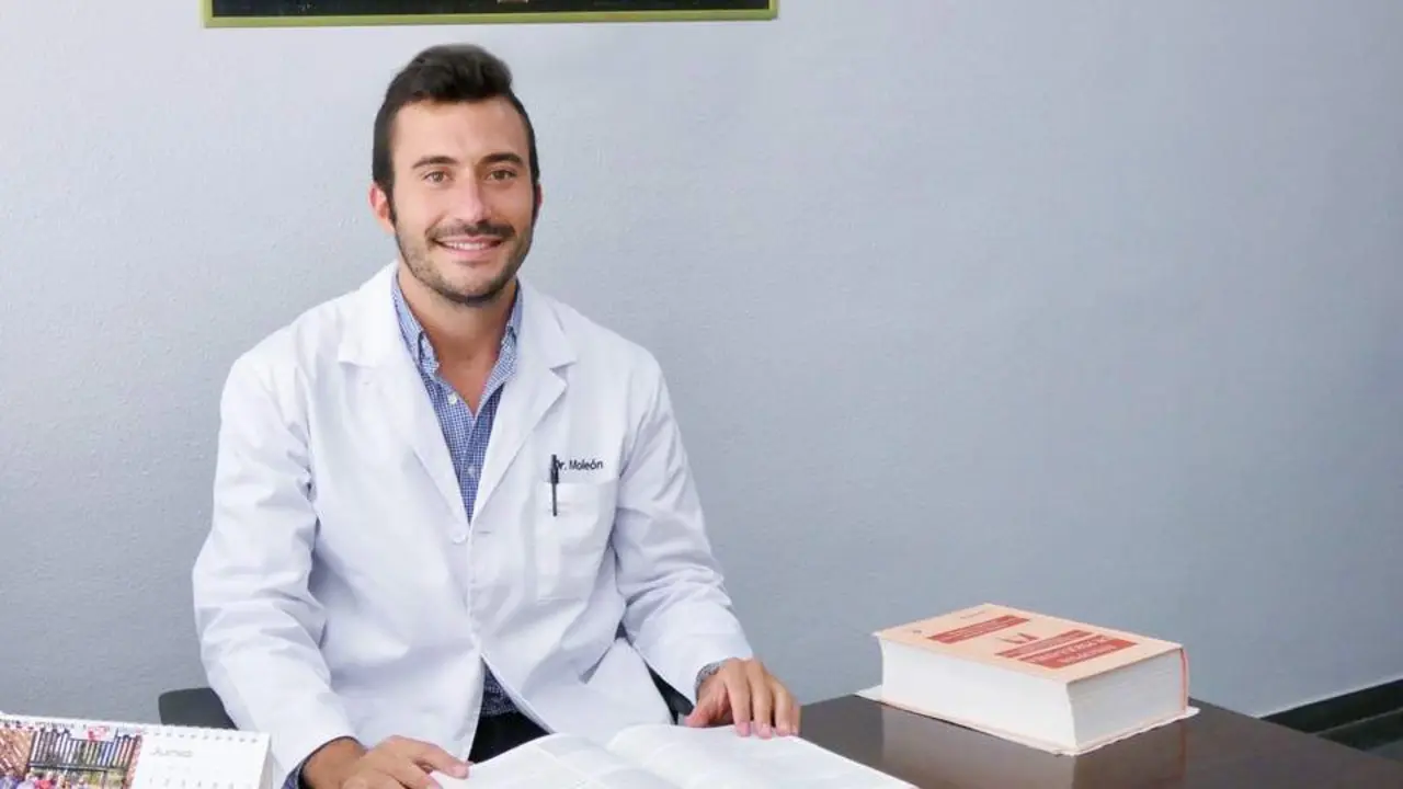 El doctor sevillano &Aacute;lvaro Mole&oacute;n repite galard&oacute;n como mejor psiquiatra de Espa&ntilde;a 2022