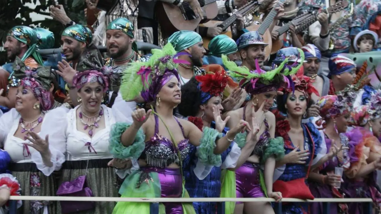 Ambiente en C&aacute;diz en el &uacute;ltimo domingo de coros de este a&ntilde;o.  - Javier Caravaca