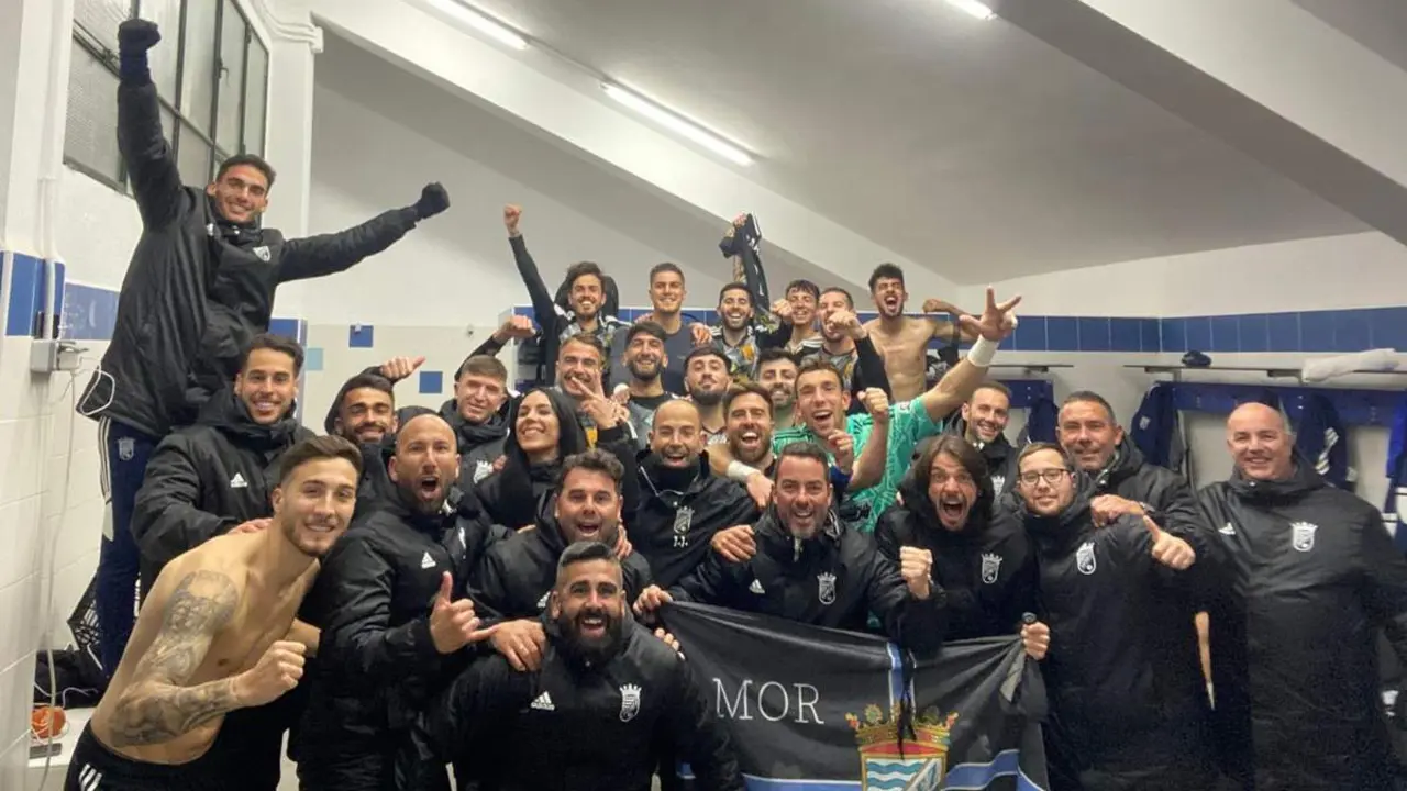 El Xerez CD celebra la victoria en Pozoblanco. - Xerez CD