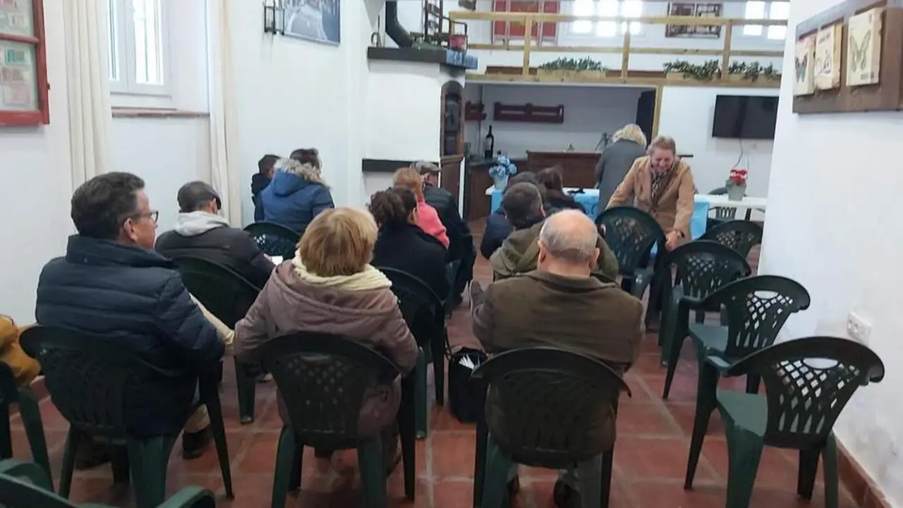 Reuni&oacute;n de vecinos del casco hist&oacute;rico de San Roque. - A. I.