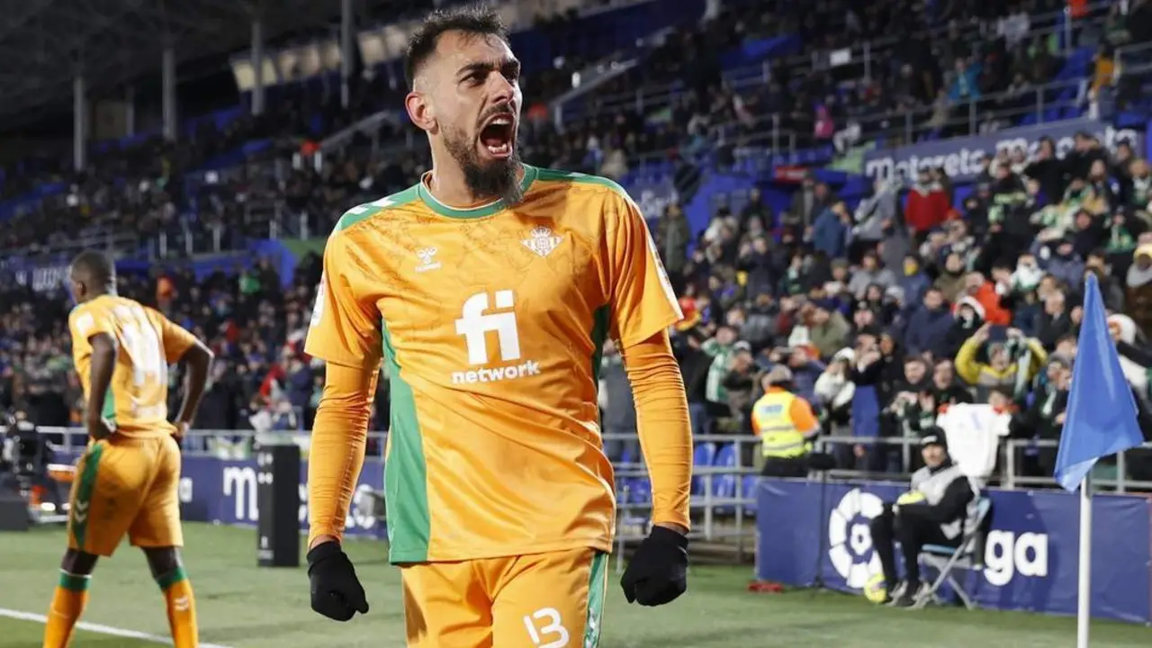 El delantero del Betis, Borja Iglesias, celebra su gol ante el Getafe. - efe