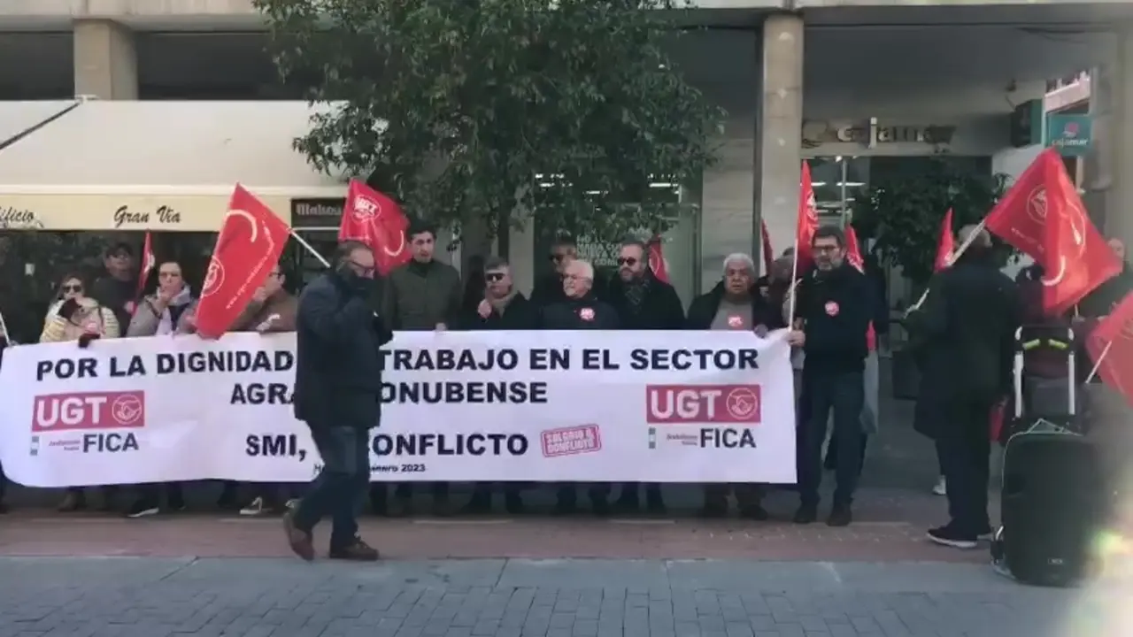 UGT clama contra el &ldquo;recorte brutal&rdquo; al convenio del campo onubense