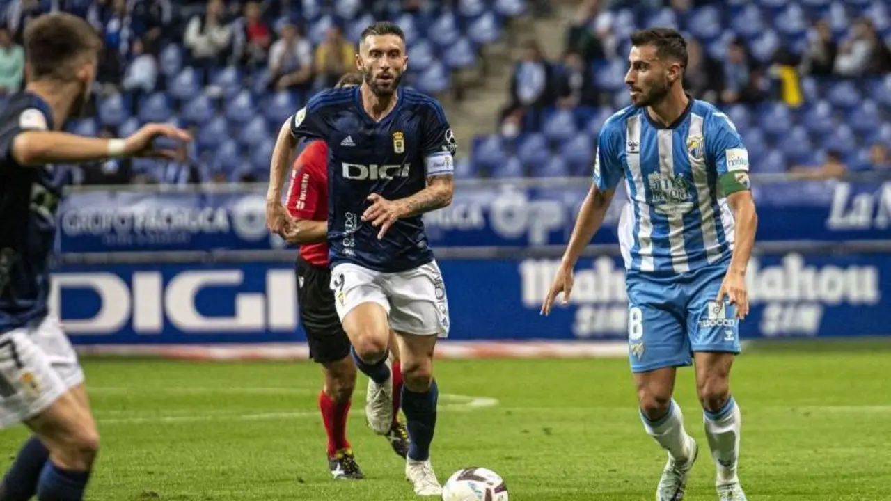 Bast&oacute;n y Luis Mu&ntilde;oz, en el partido de la primera vuelta. - LALIGA