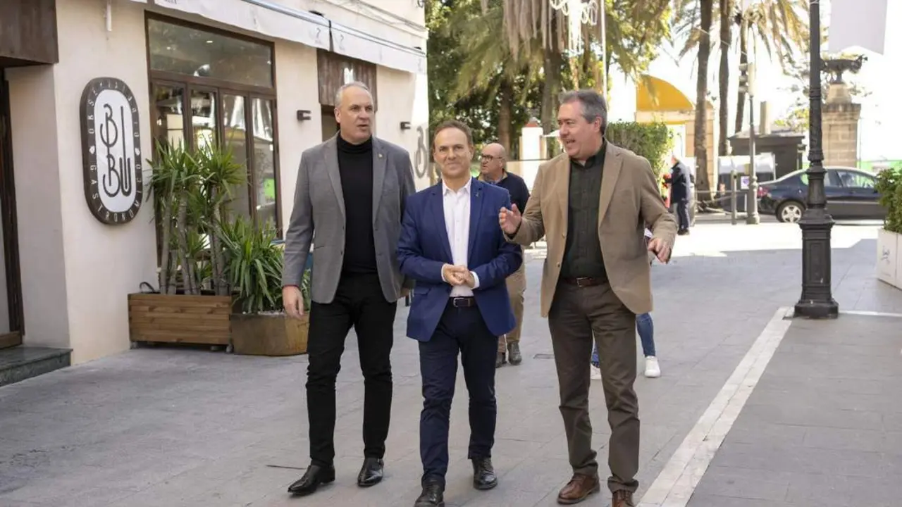 Juan Espadas en El Puerto junto a De la Encina.  - Viva. 