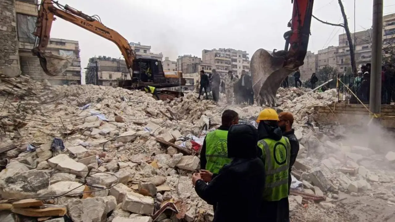 Devastaci&acute;pn tras los seismos. - SANA/dpa