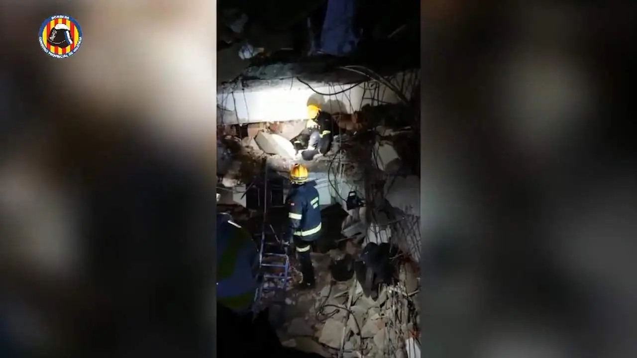 Los bomberos valencianos rescatan a una ni&ntilde;a de 12 a&ntilde;os y a su padre en Turqu&iacute;a
