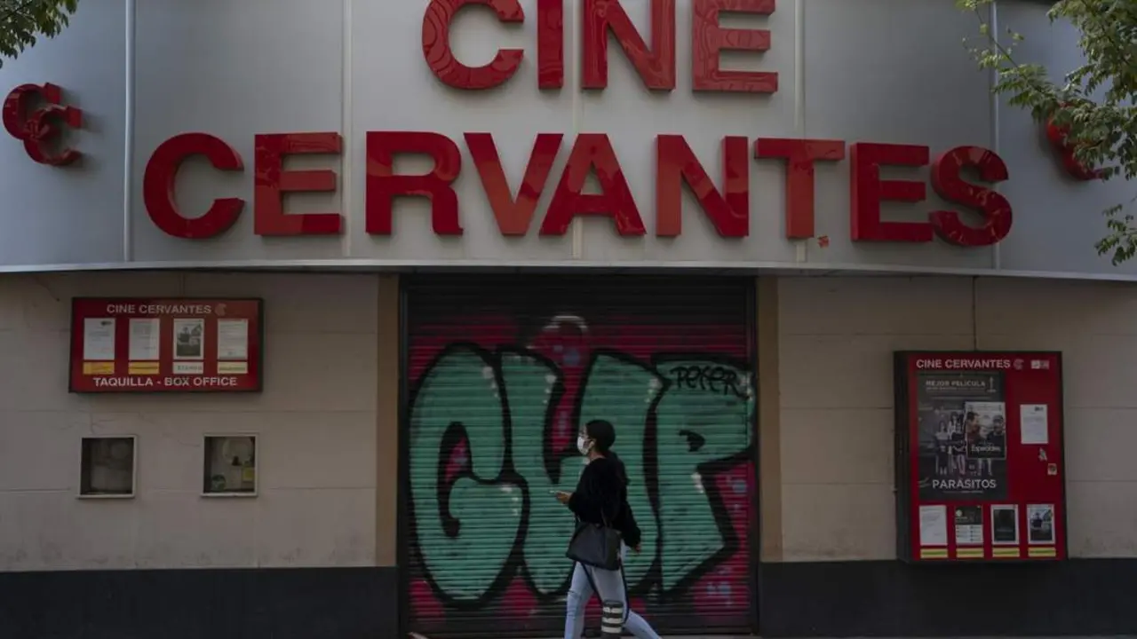 Fachada del cine Cervantes. - MAR&Iacute;A JOS&Eacute; L&Oacute;PEZ / EP