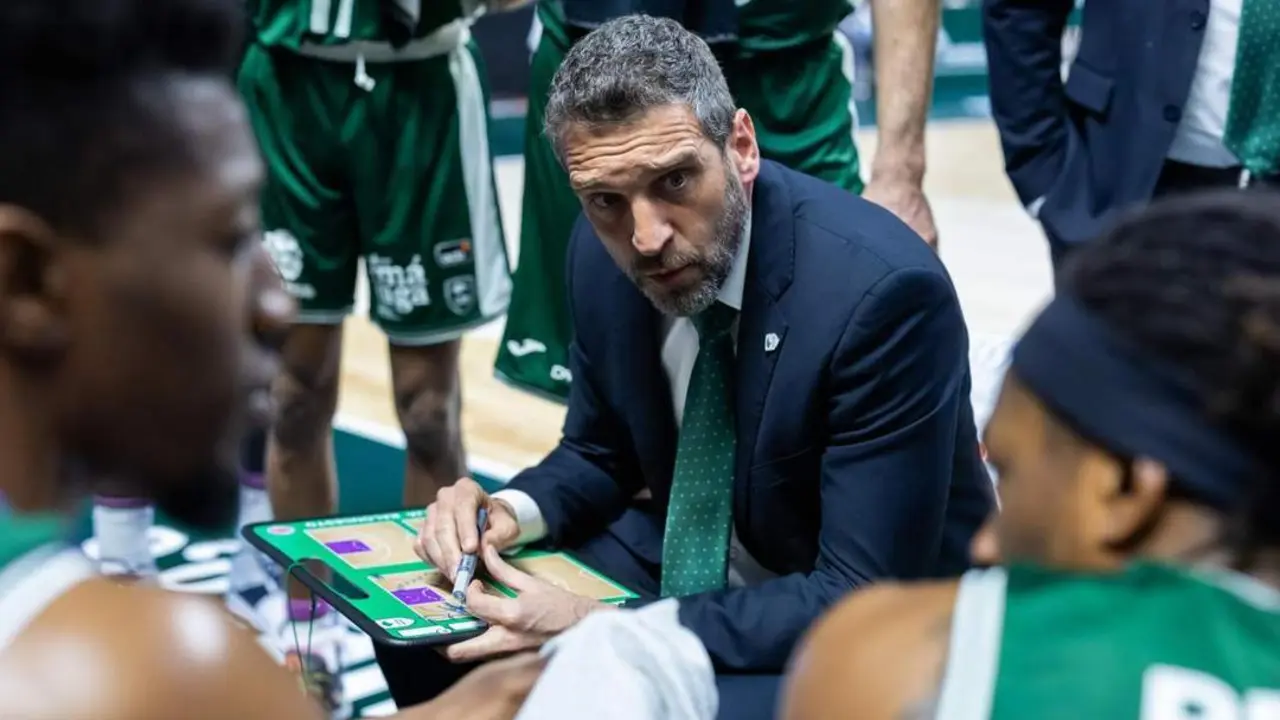 El entrenador del Unicaja, Ibon Navarro. - EFE / Carlos D&iacute;az