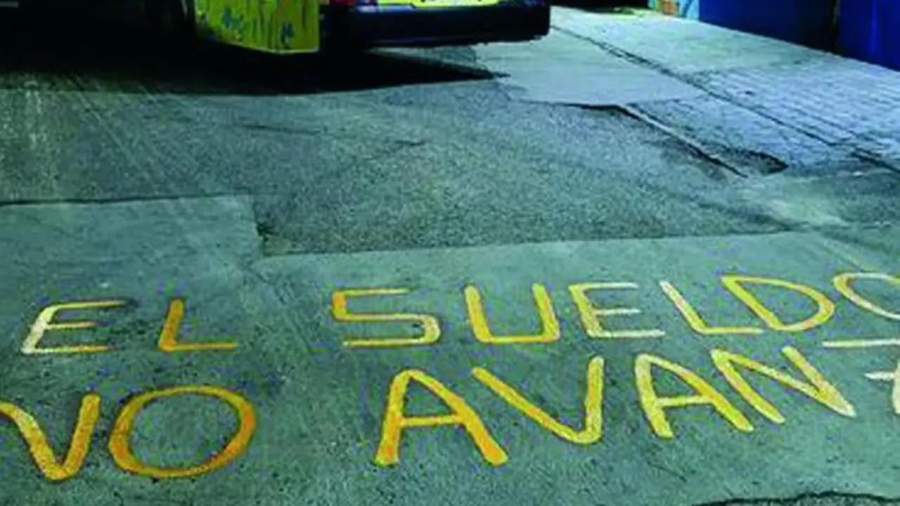 La plantilla de los autobuses urbanos protesta por sus salarios. - FB.