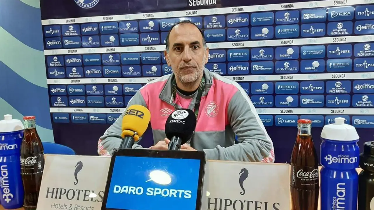 Romerito, en la sala de prensa de Chap&iacute;n. - Viva Jerez