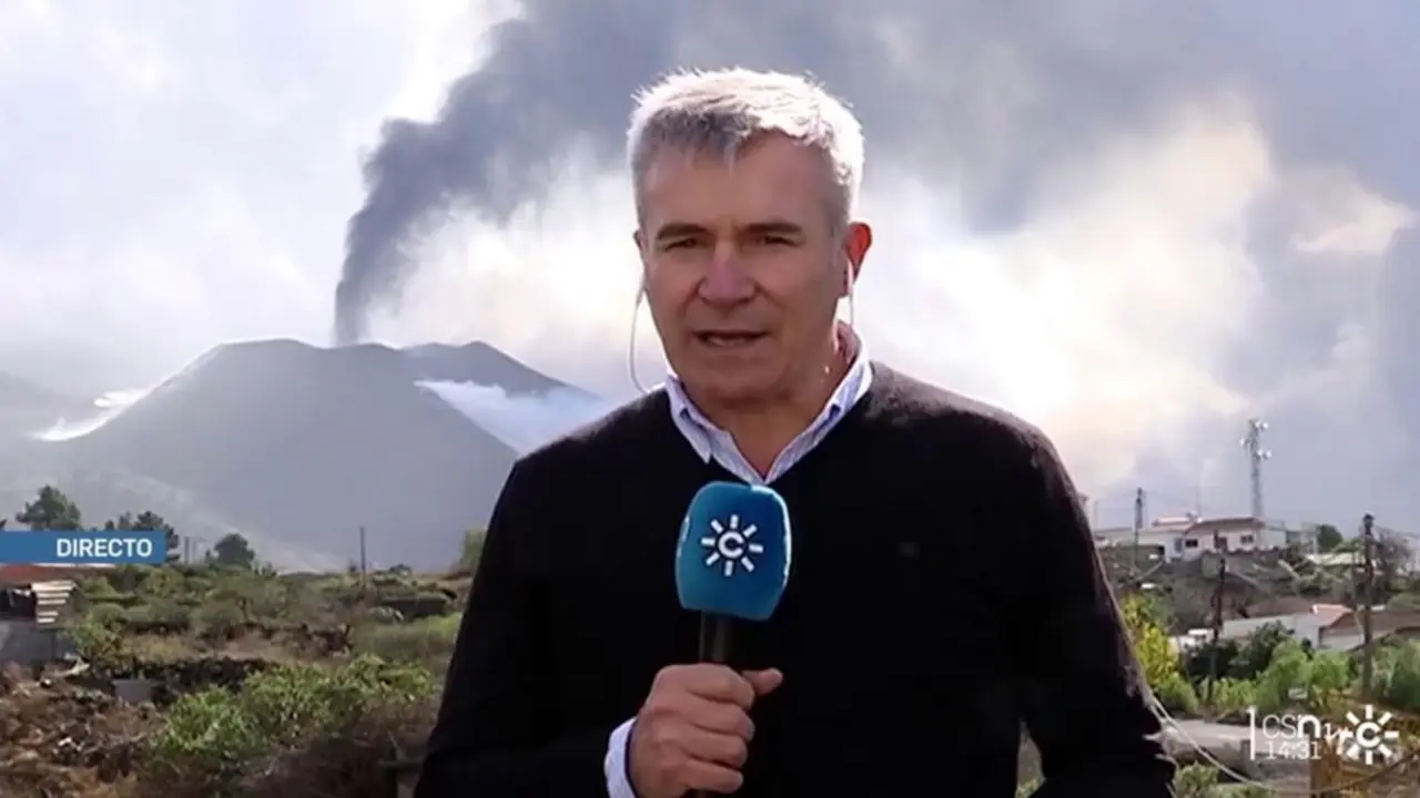 Fernando Garc&iacute;a Mena, en la cobertura del volc&aacute;n de La Palma - VIVA