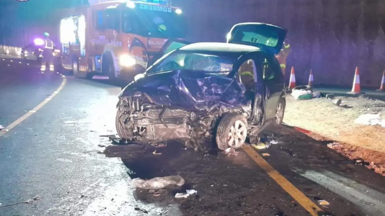 Uno de los coches siniestrados. - CONSORCIO PROVINCIAL DE BOMBEROS DE VALENCIA