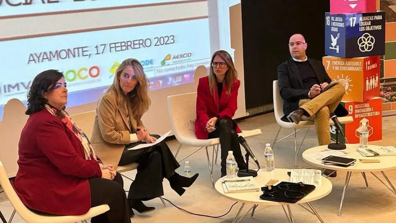 La alcaldesa de Ayamonte en la inauguraci&oacute;n de la jornada - VCO
