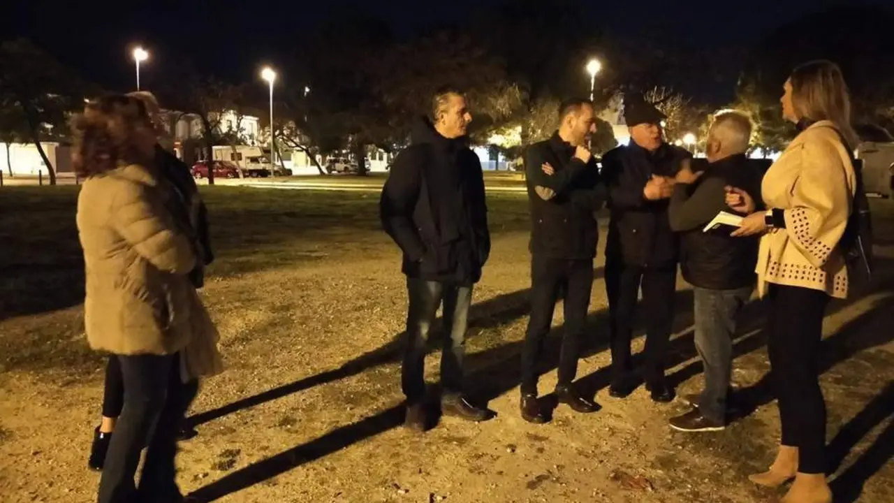 Casal junto a los vecinos de El Pinar - Axs&iacute;