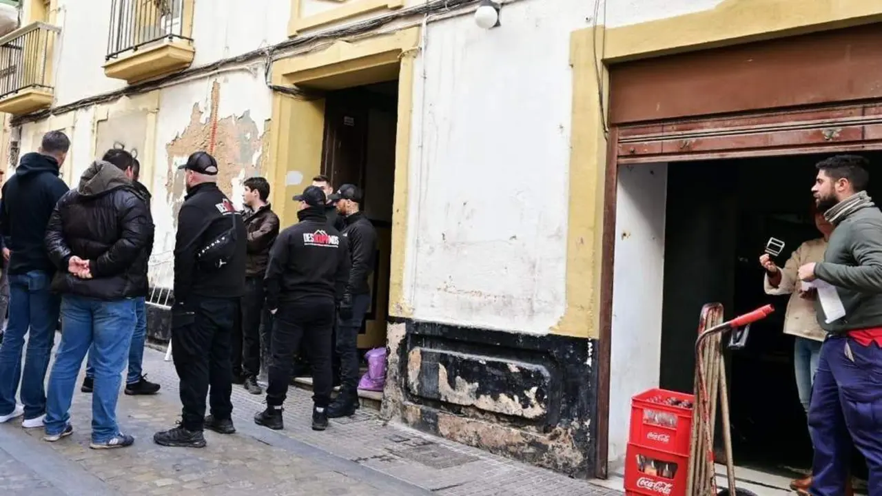 Reciente desalojo de una vivienda ocupada ilegalmente en C&aacute;diz.  - VIVA