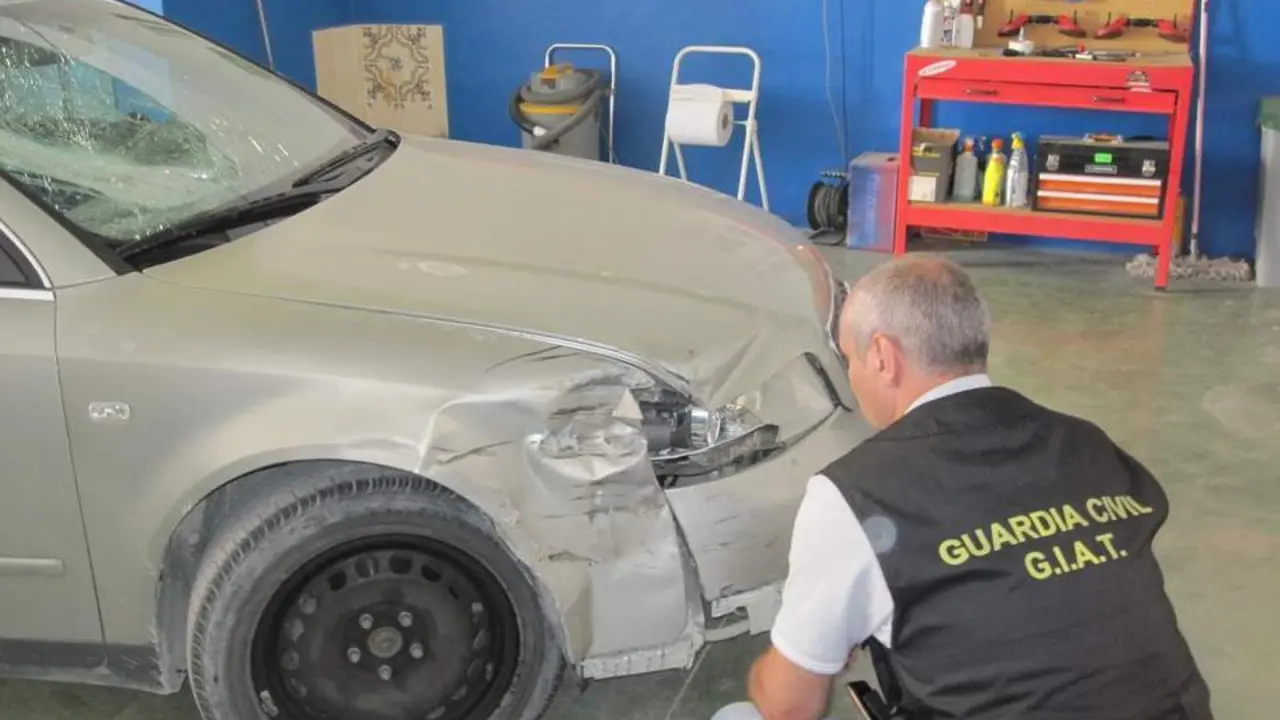 Estado del coche tras el atropello. - EP