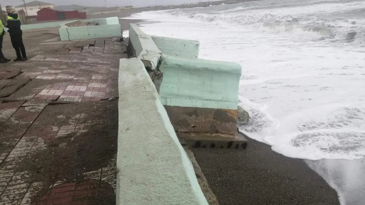 Da&ntilde;os en el paseo mar&iacute;timo de Levante. - AI