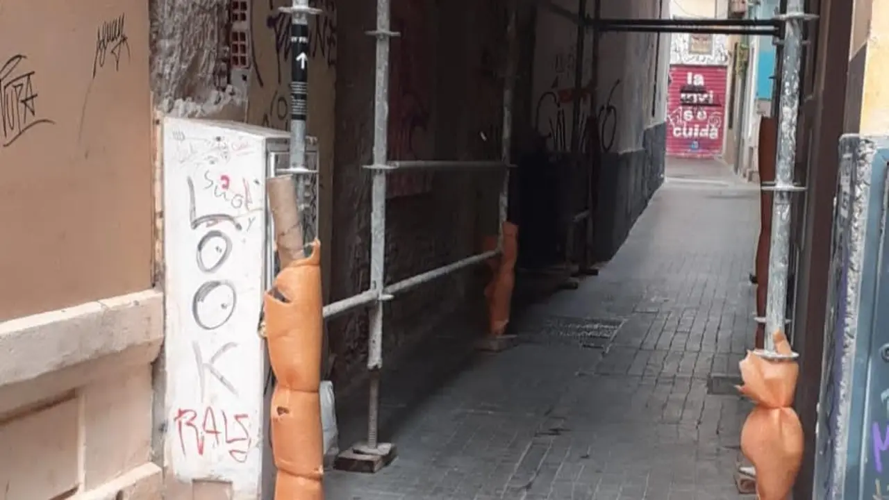 Imagen de archivo de una obra en plena calle. - V.M.