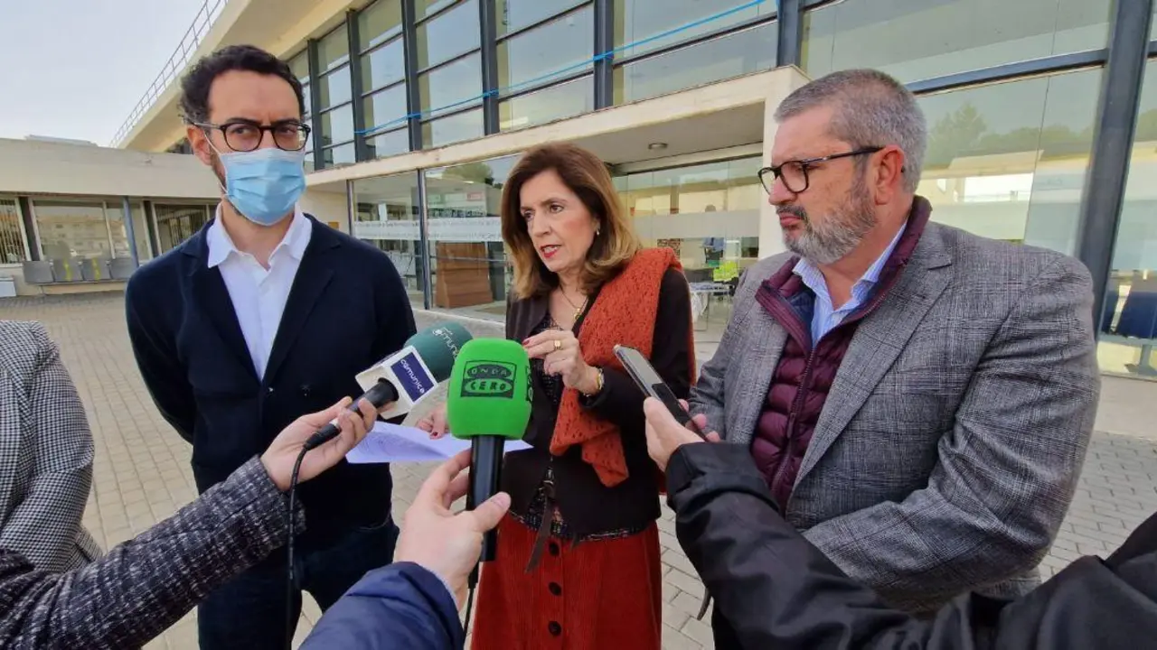 La delegada de Salud durante su visita al Hospital de Alta Resoluci&oacute;n. - 