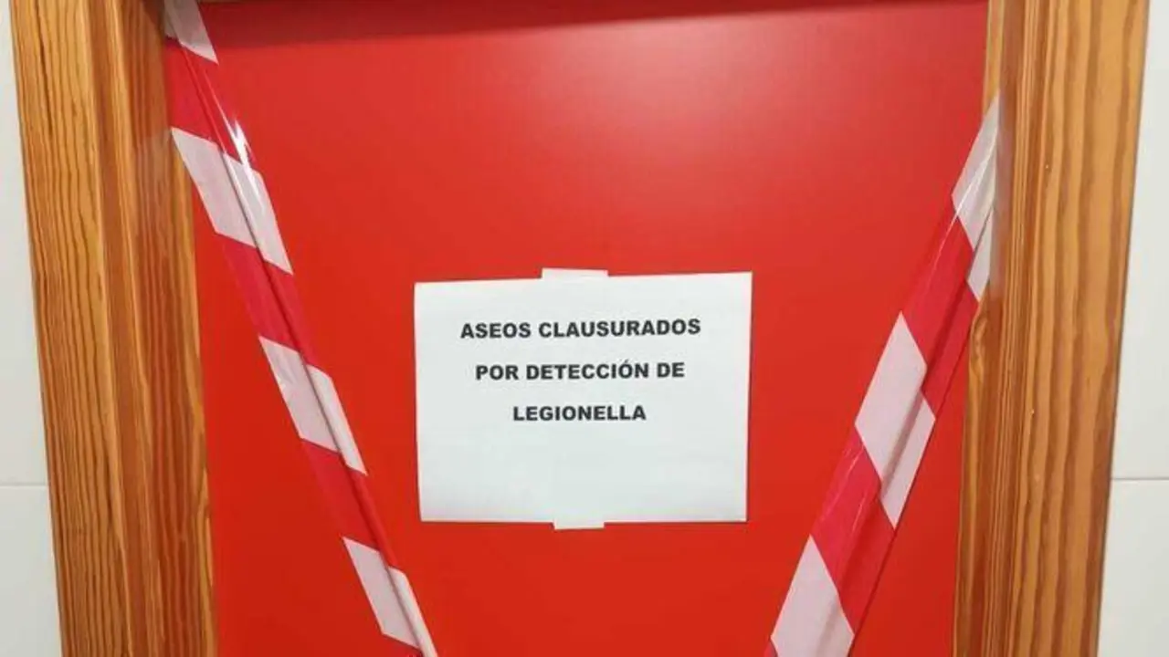 El aseo permanece precintado para evitar contagios. - V.M.