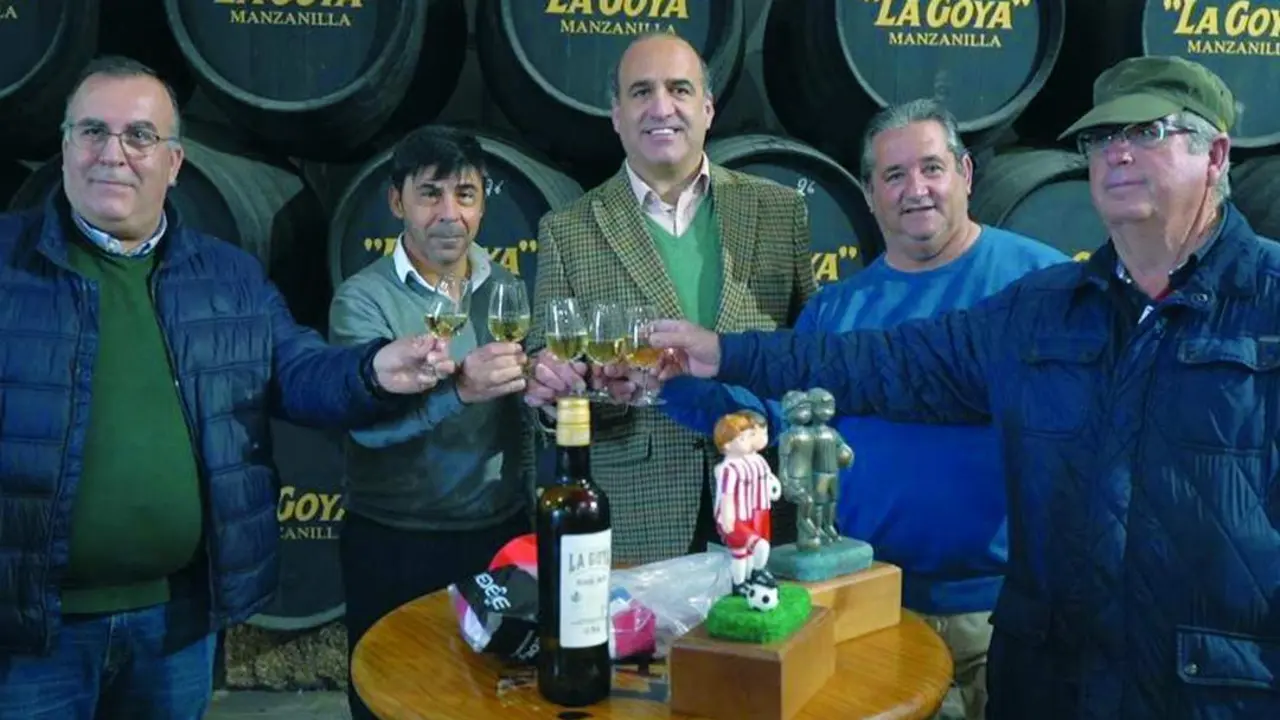 Un brindis para seguir unidos durante m&aacute;s a&ntilde;os - A. I.