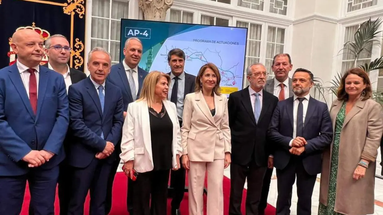 La alcaldesa junto a la ministra de Transportes en Sevilla - dipucadiz.es