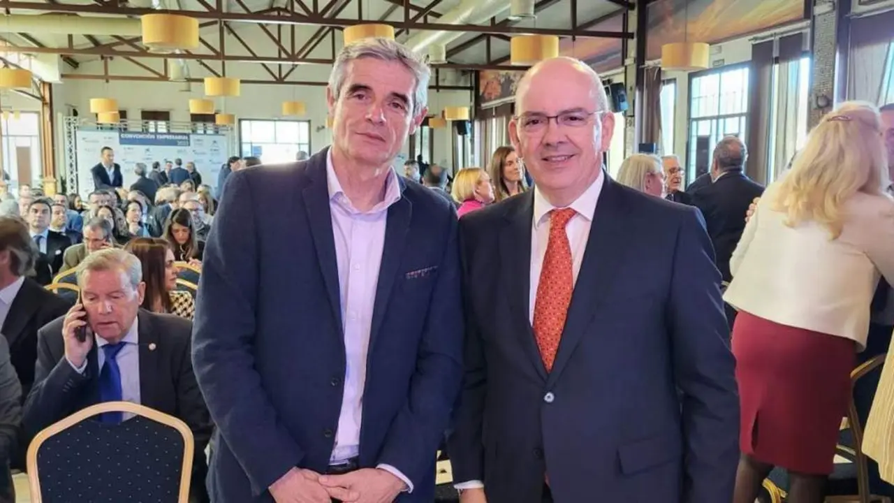 Javier S&aacute;nchez Rojas en el acto de la CEC en Arcos junto a su alcalde. - Ben&iacute;tez
