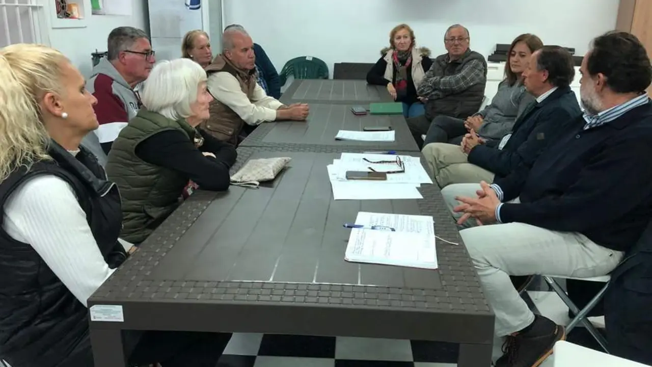Vecinos de El Arenal reclaman a la Junta la instalaci&oacute;n de ascensores  - VIVA