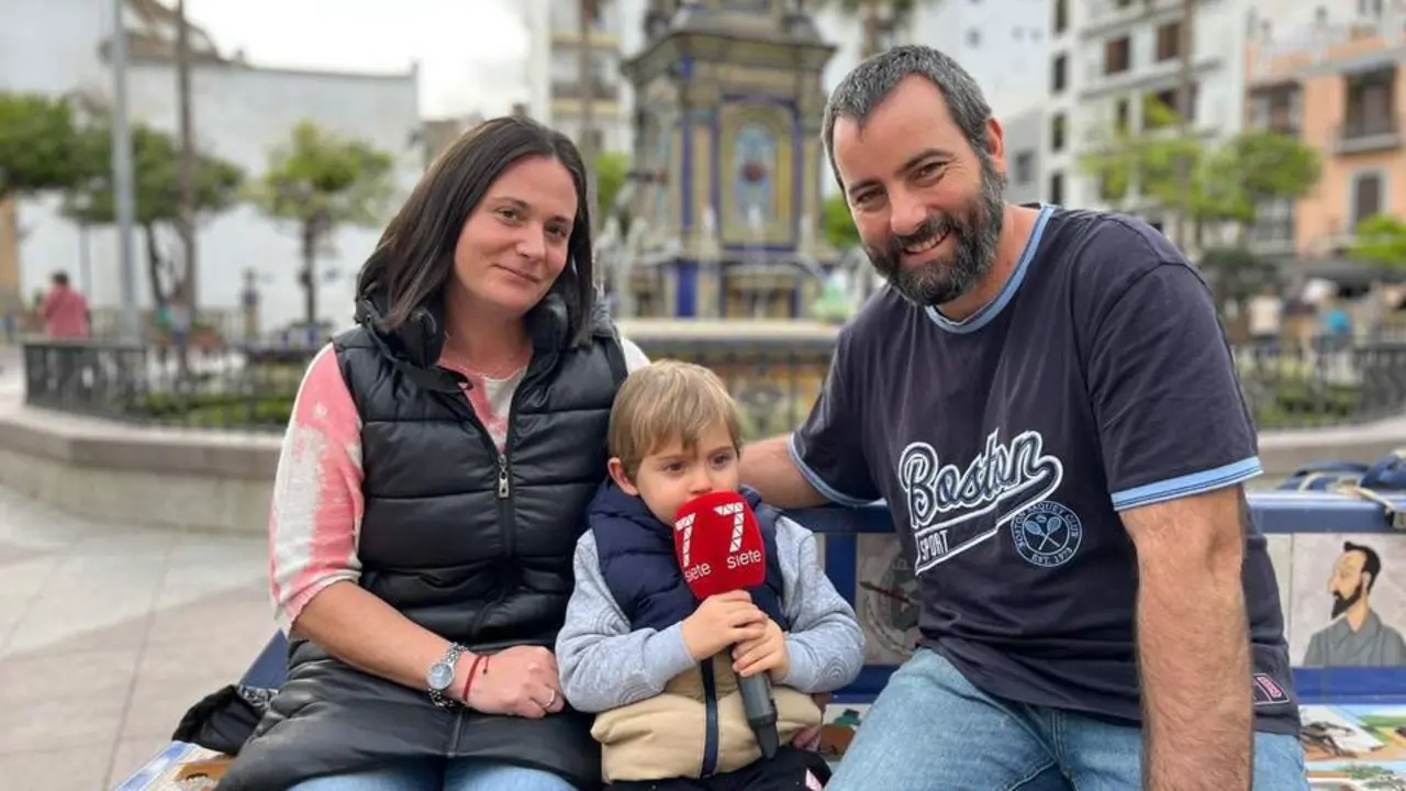 Rub&eacute;n y Demelsa junto a su hijo Roberto. - 7tv