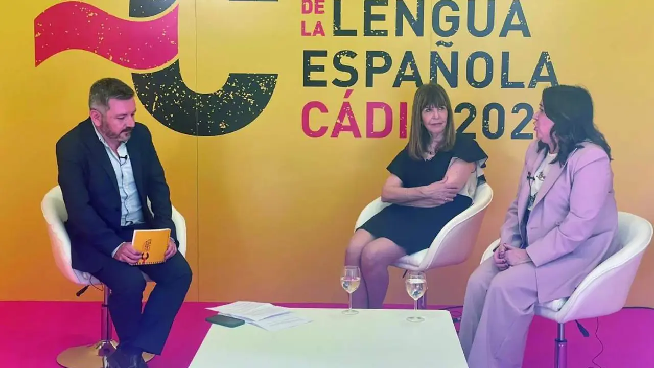 Un momento de la entrevista en el set de 7TV C&aacute;diz del Congreso. - Viva