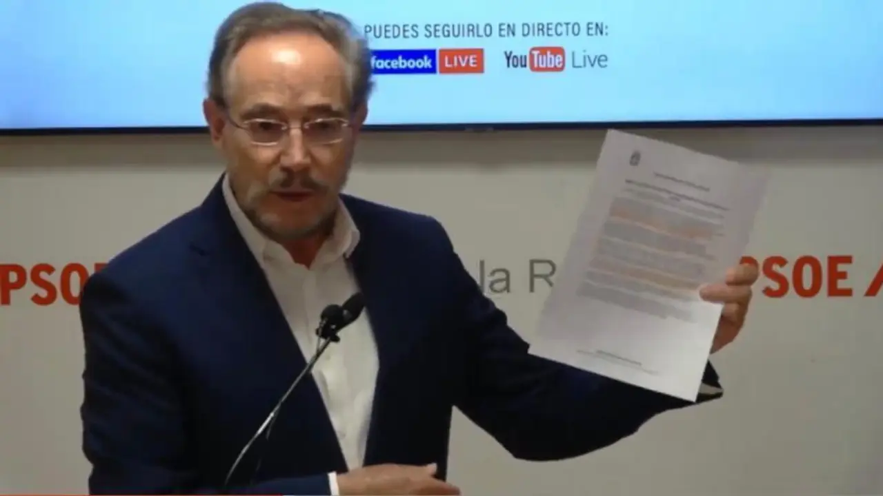 Felipe L&oacute;pez, tras la &uacute;ltima rueda de prensa del PSOE.  - 