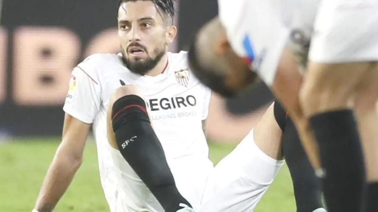 El lateral del Sevilla, Alex Telles, tras el partido con la Real. - efe