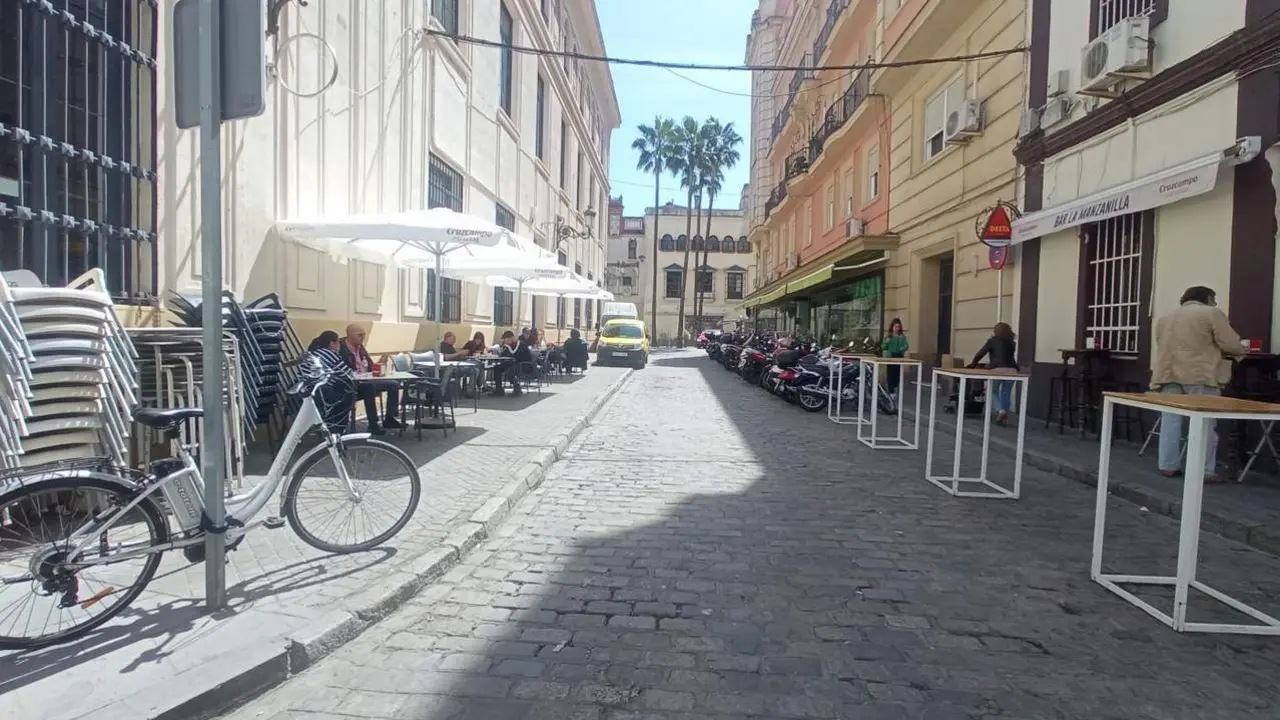 La calle Veracruz, que transcurre paralela al edificio de Correos.  - F.C.A.