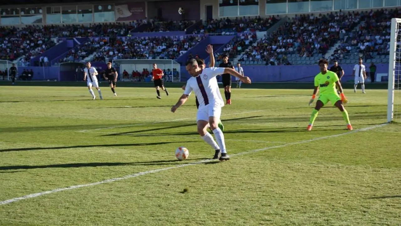 Antonio L&oacute;pez en una de las acciones del partido. - Viva Ja&eacute;n