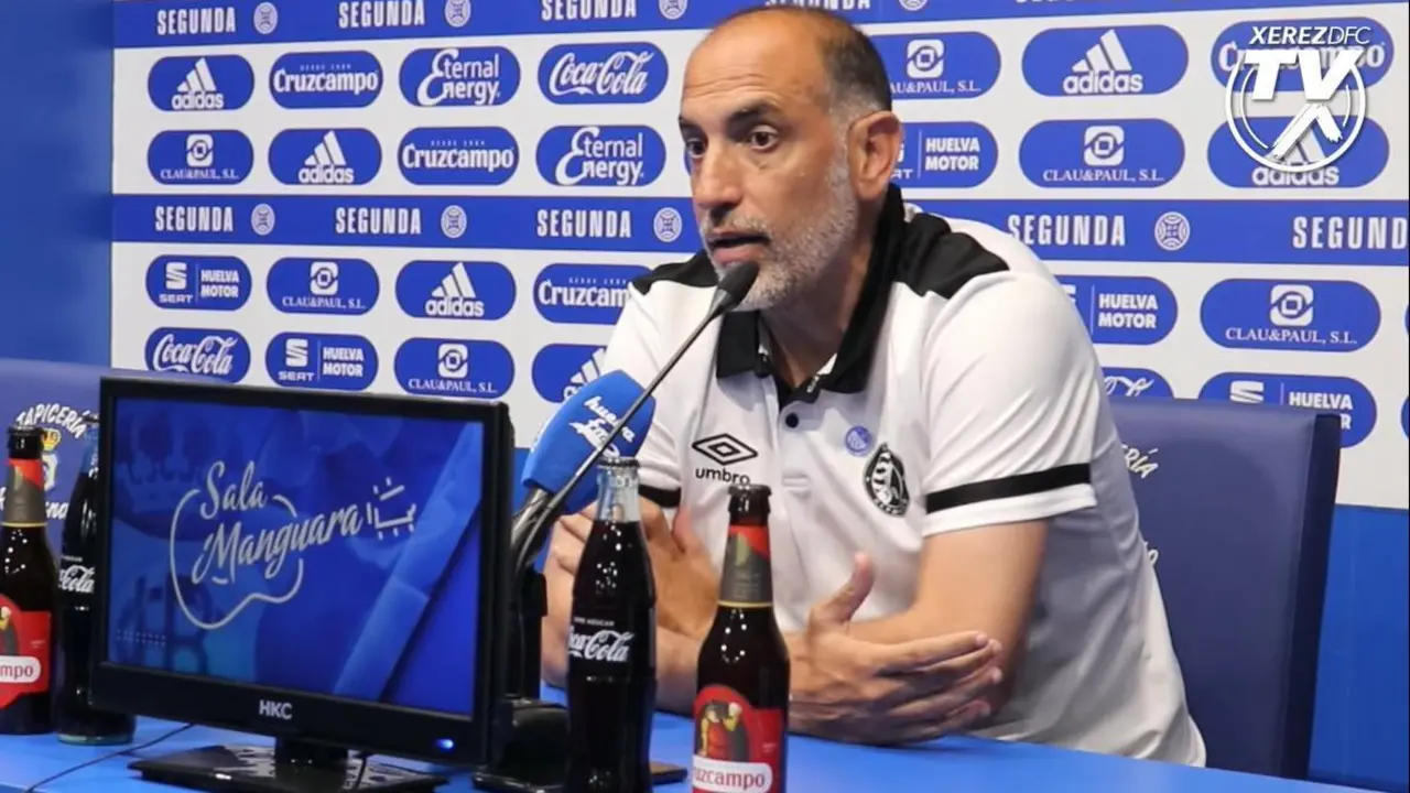 Romerito, en la sala de prensa del Colombino. - xerezdfc.com
