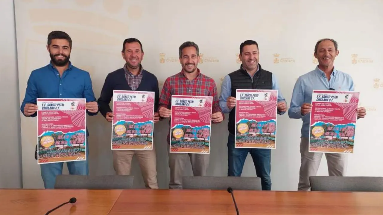 Campus de F&uacute;tbol de la Escuela Sancti Petri y el Chiclana CF. - VIVA