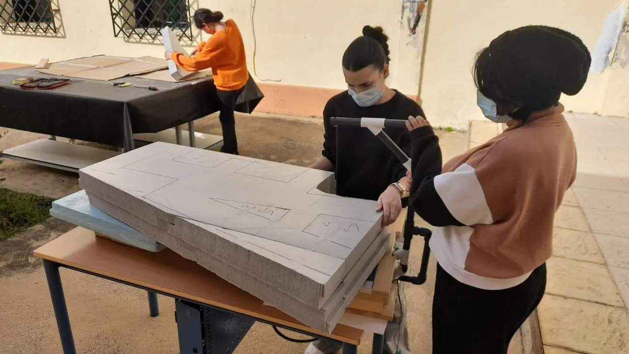 Alumnas de Dise&ntilde;o de la Escuela Le&oacute;n Ortega.  - VH