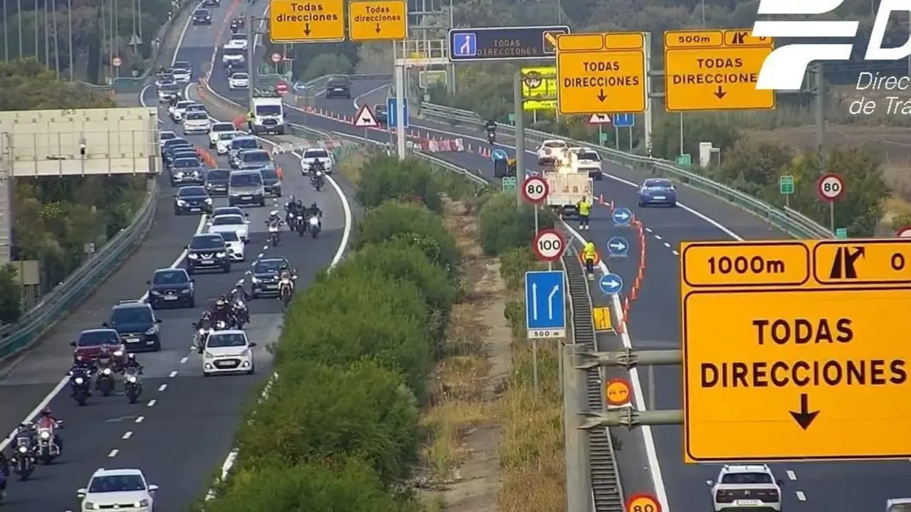 Una imagen a&eacute;rea de la DGT del dispositivo de tr&aacute;fico por el GP. - DGT