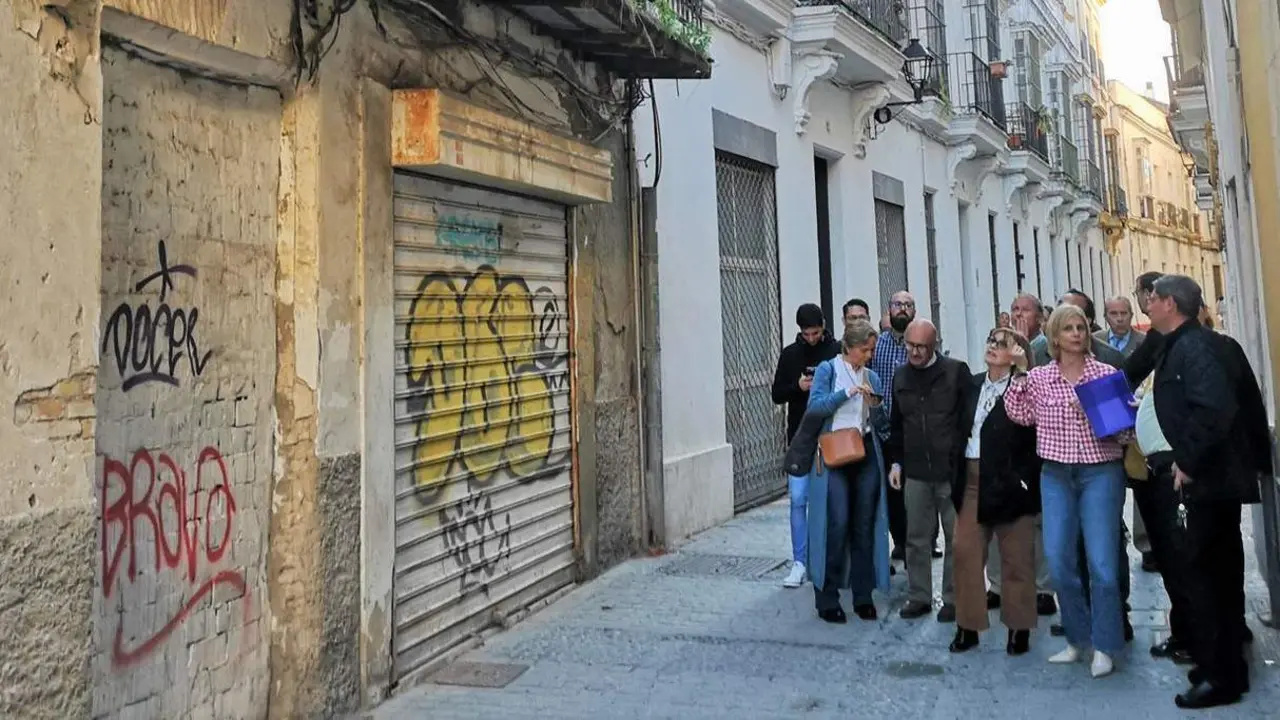 Pelayo realizando un recorrido por viviendas del centro hist&oacute;rico - PP