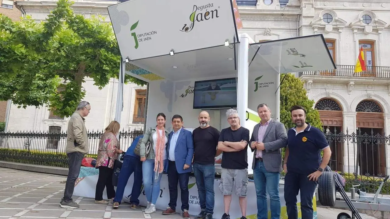 Autoridades, empresarios Degusta Ja&eacute;n y comerciantes del mercado. - Viva Ja&eacute;n.