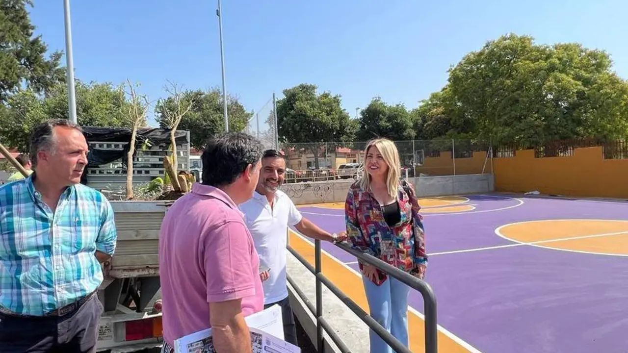 La alcaldesa, Mamen S&aacute;nchez, en el Pol&iacute;gono de San Benito. - VIVA