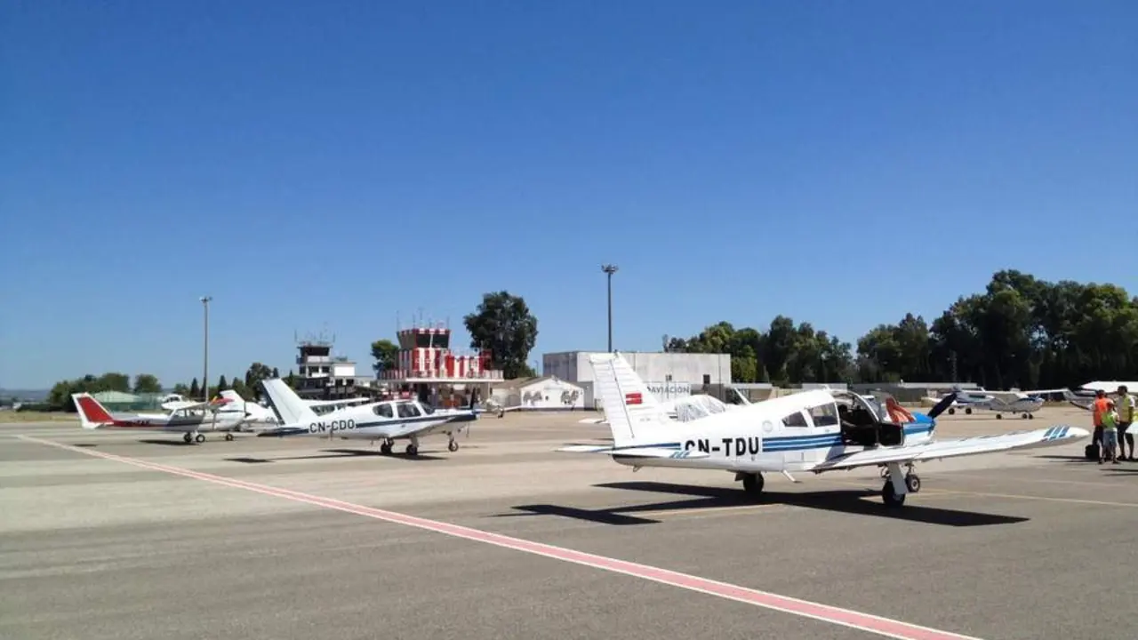 Avionetas en el Aeropuerto de C&oacute;rdoba. - Europa Press