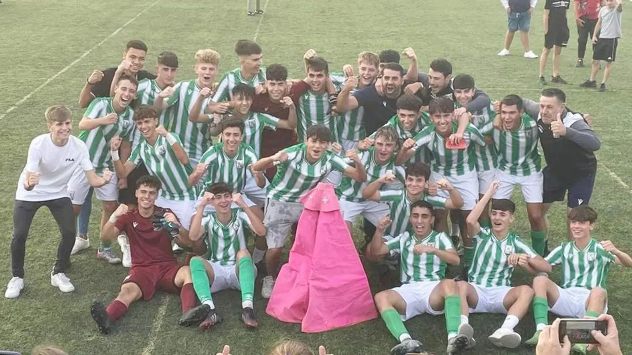 El equipo cadete A del Atl&eacute;tico Sanluque&ntilde;o sac&oacute; el capote por ascender - ASCF