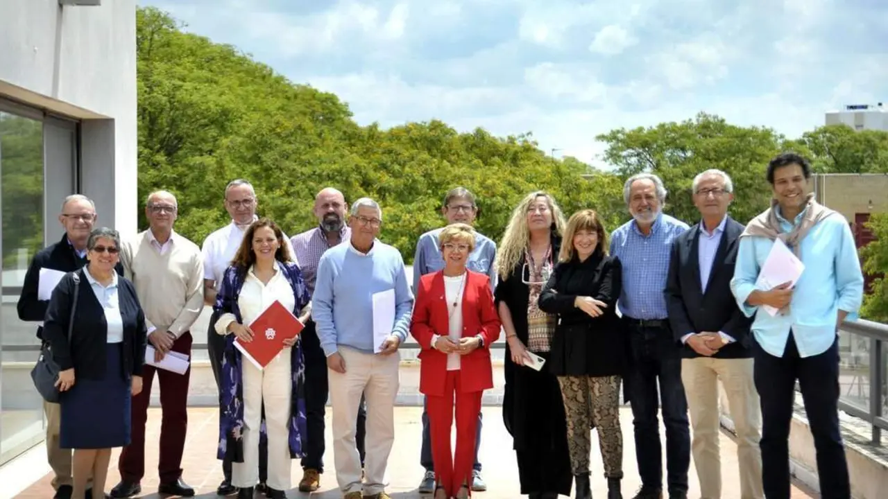 Collado junto a los representantes de las entidades sociales - jerez.es